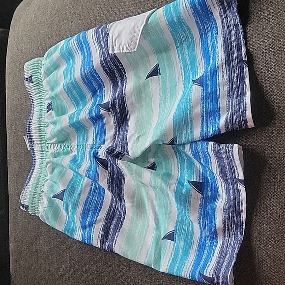 Cat & Jack Boys swim trunks xs (4/5) - Picture 3 of 4